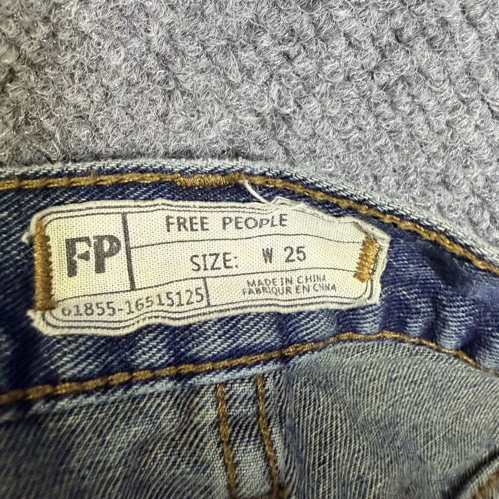 We The Free People Womens Button Fly Denim Distressed Frayed Hem Shorts Size 25